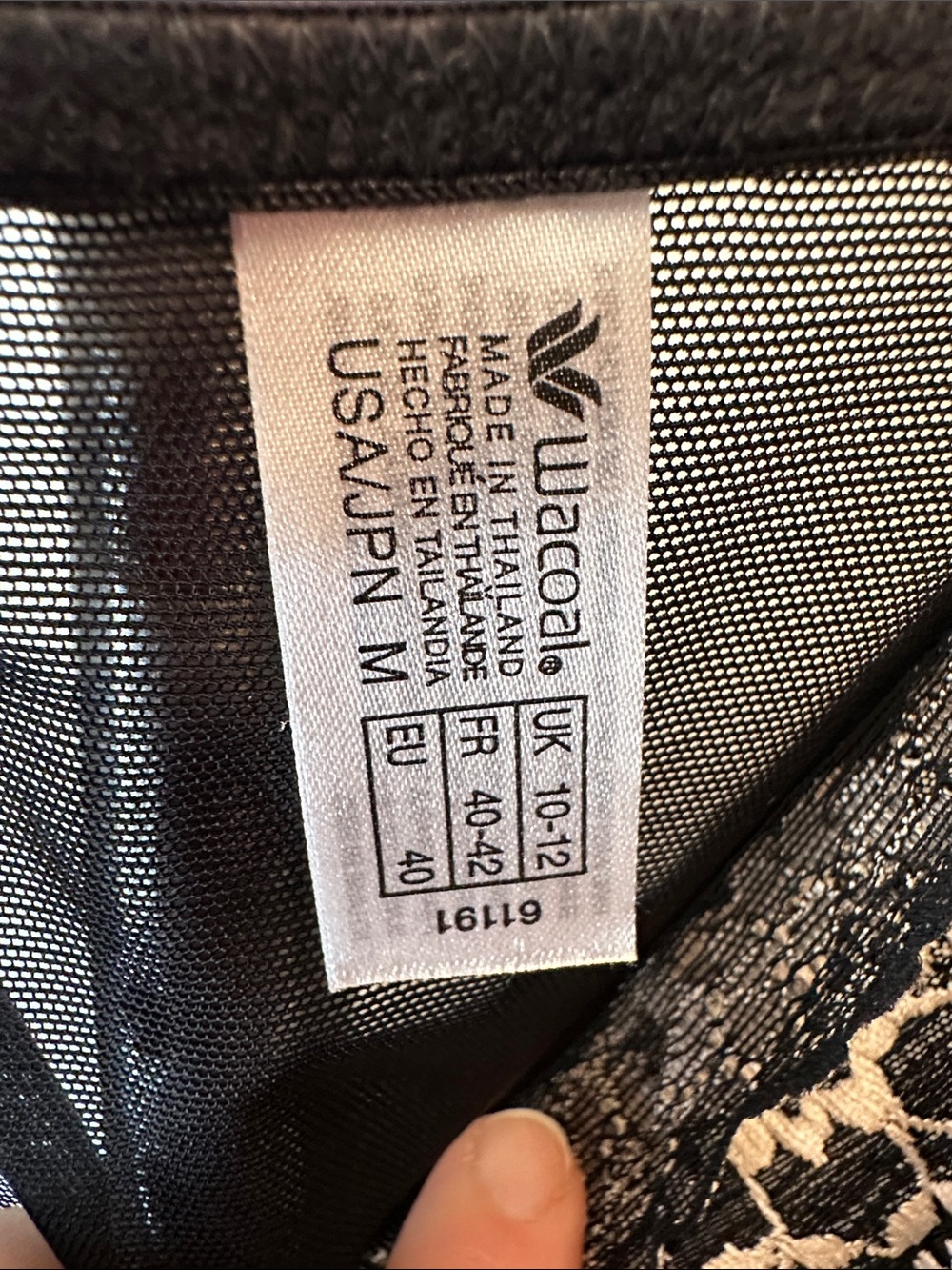 Wacoal Black and Ivory Lace Chemise like new - Picture 4 of 5